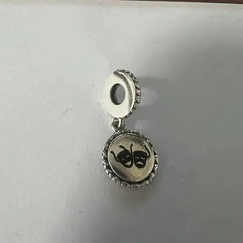 Ciondolo Pendente in Argento Sterling 925 Teatro e Scritta The World Is Your - LAB22609272258