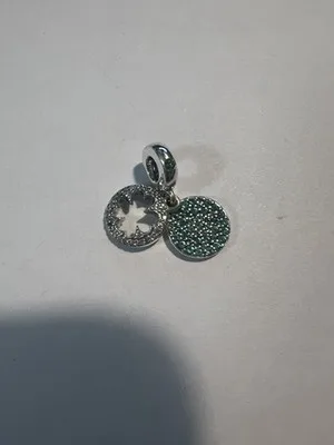 Charm pendente con quadrifoglio e disco pavè verde in argento 925 - LAB22609302238