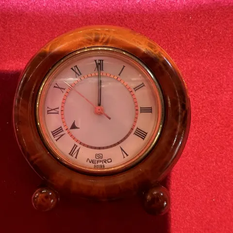 Nepro mini orologio sveglia da tavolo Swiss Made