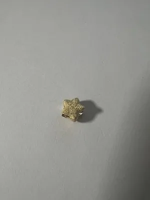 Ciondolo Charm a forma di stella glitterata dorata - LAB22609272125