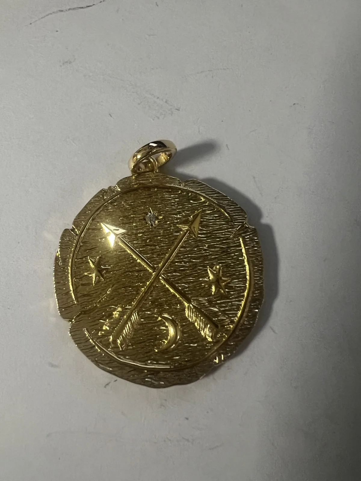 Ciondolo medaglia in argento 925 dorato con frecce e luna
