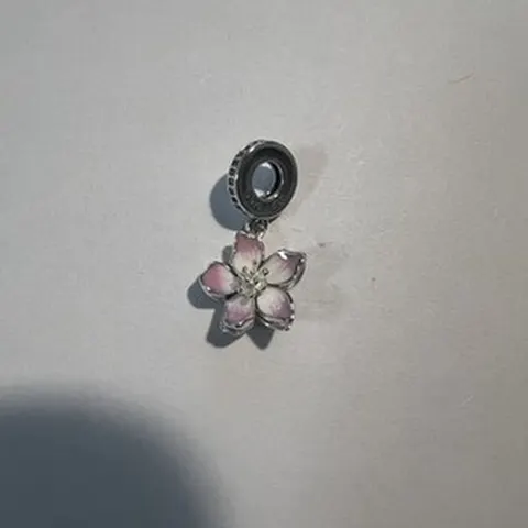 Ciondolo Pendente a Forma di Fiore con Smalto Rosa in Argento 925 - LAB22609302122